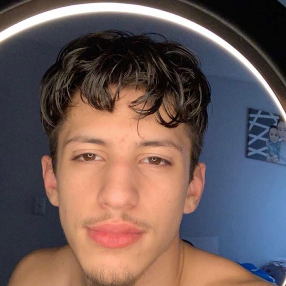 Meet your Posher, Alex - Picture 1 of 1